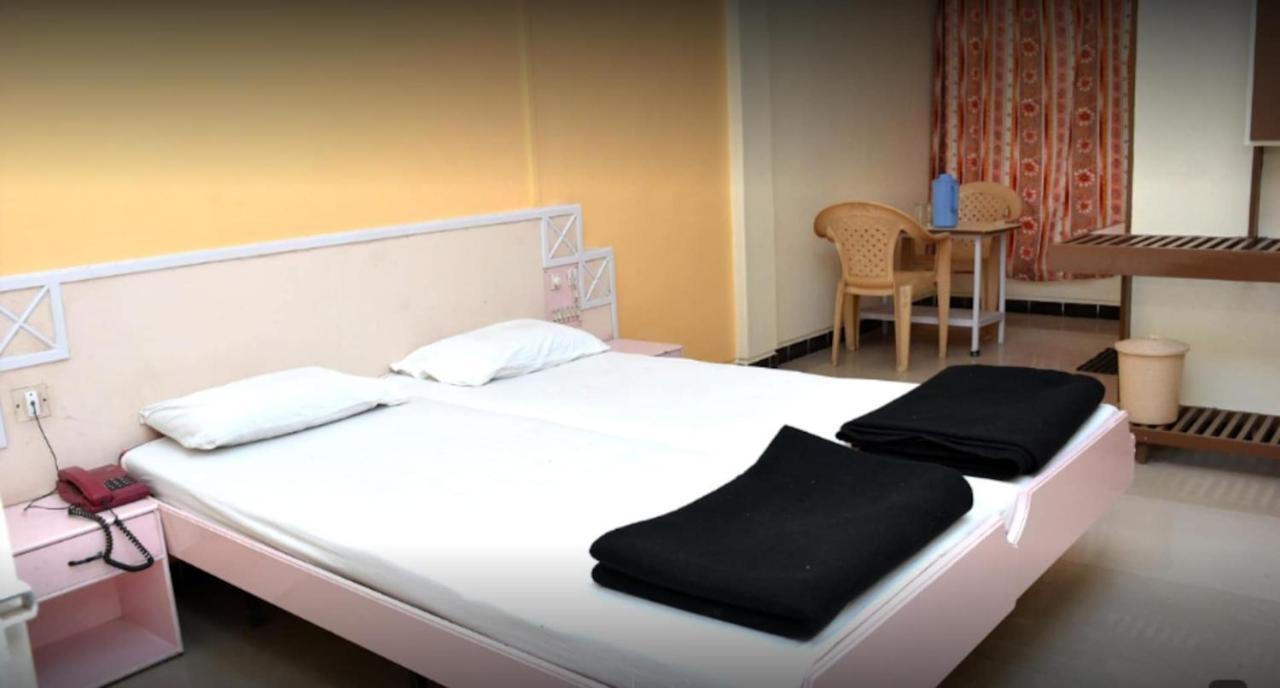 Hotel Rajesh Kolhapur Exterior photo